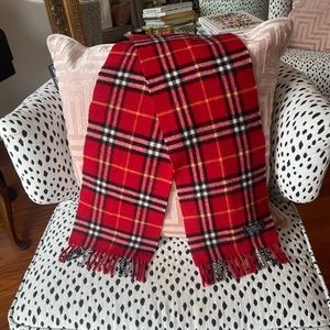 Beautiful Wool Burberry Red Plaid Scarf 🧣!!!